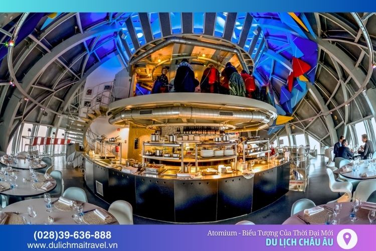 Một nhà hàng nằm trong khu phức hợp Atomium