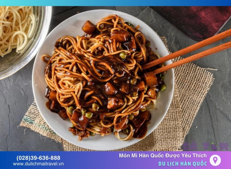 Jajangmyeon – Mì tương đen Hàn Quốc đậm đà, ngon miệng và đầy hấp dẫn