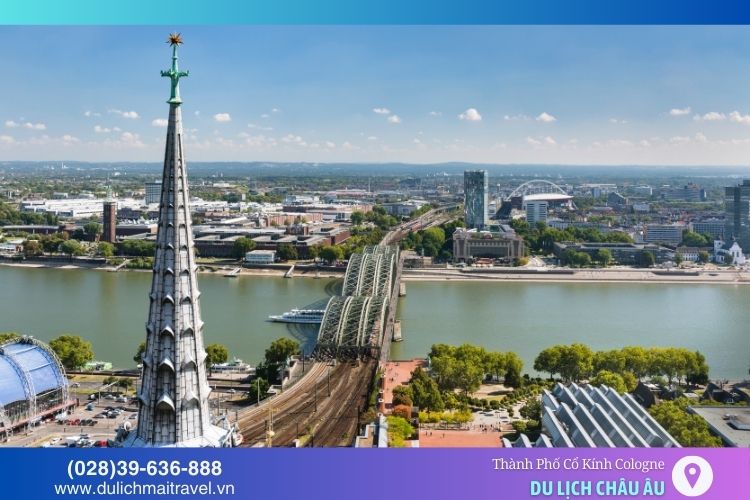 Cầu Hohenzollern bắc qua dòng sông Rhine