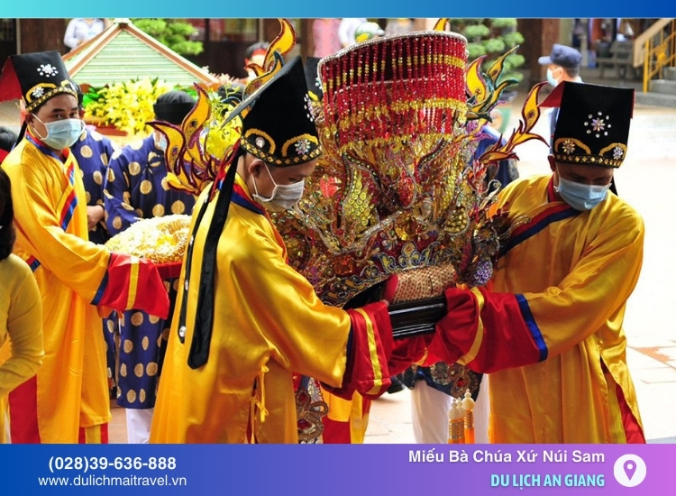 Tượng Bà Chúa Xứ kỳ diệu di chuyển, miếu được xây dựng tại Núi Sam