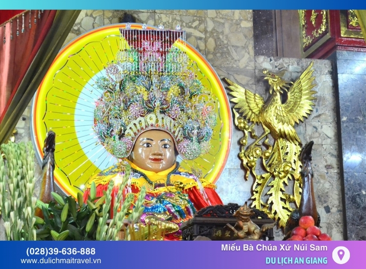 Miếu Bà Chúa Xứ Núi Sam, điểm đến linh thiêng, nơi cầu nguyện về sức khỏe và gia đình