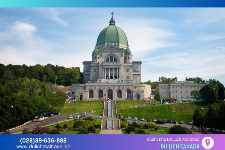 Đền thờ Saint Joseph’s Oratory nổi bật với mái vòm lớn và khuôn viên rộng lớn