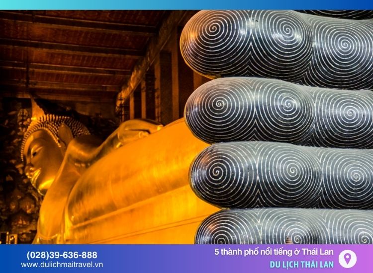 Wat Pho là ngôi chùa nổi tiếng với tượng Phật nằm lớn