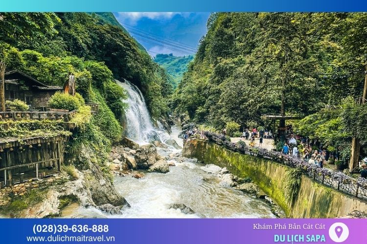 Bản Cát Cát nổi tiếng với thác nước hùng vĩ