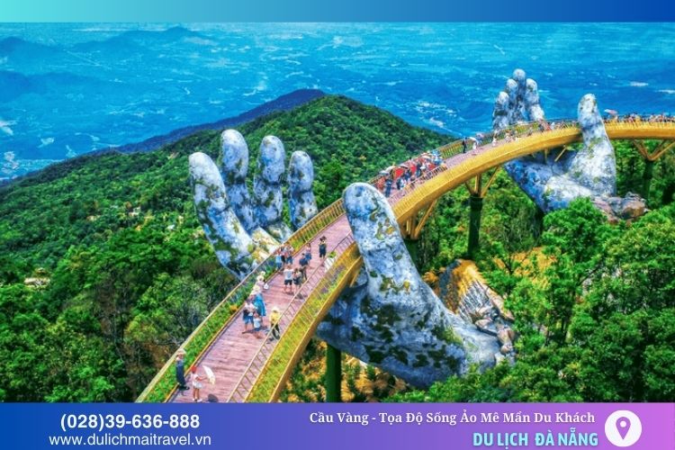 Cầu Vàng dài 150m được thiết kế theo hình dải lụa óng vàng uốn lượn qua núi và được nâng đỡ bởi đôi bàn tay Phật khổng lồ