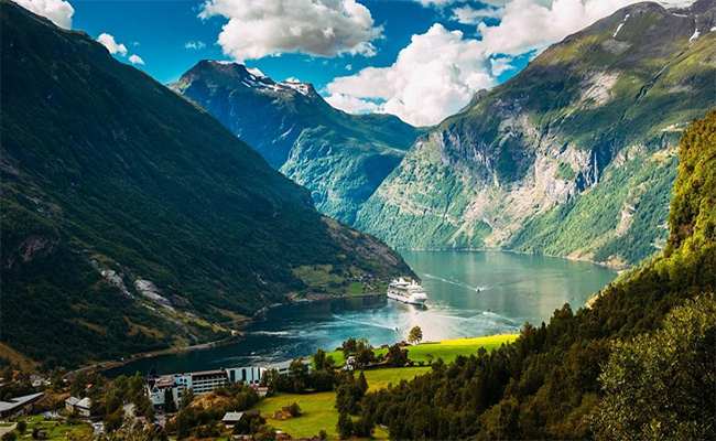 Bergen nổi tiếng với những vịnh hẹp hùng vĩ đẹp đến “nghẹt thở”