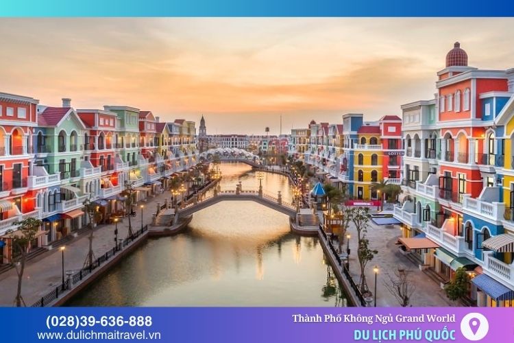 Grand World với những ngôi nhà đầy màu sắc và dòng sông xanh biếc