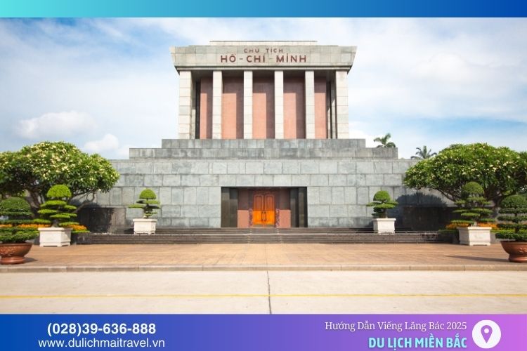 Lăng Bác Hồ bảo quản thi hài Chủ tịch Hồ Chí Minh, là nơi thiêng liêng và trang trọng nhất trong quần thể di tích