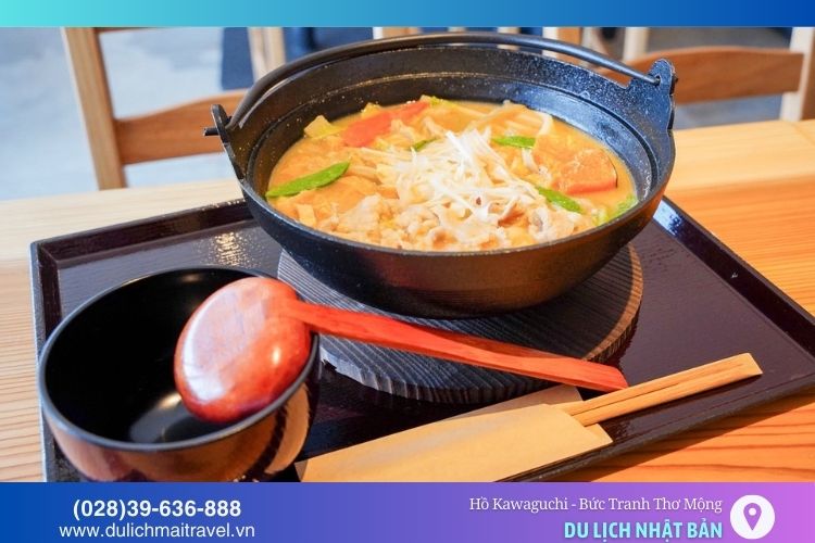 Houtou - mì đặc sản Kawaguchi với nước dùng đậm đà, bí đỏ và rau củ