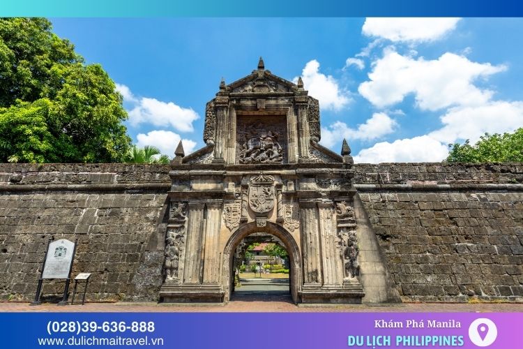 Pháo đài Santiago được xây dựng từ thế kỷ XVI là biểu tượng quân sự và điểm tham quan lịch sử của Manila