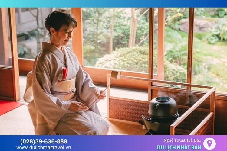 Chủ nhà (teishu) thường mặc kimono để tiếp khách