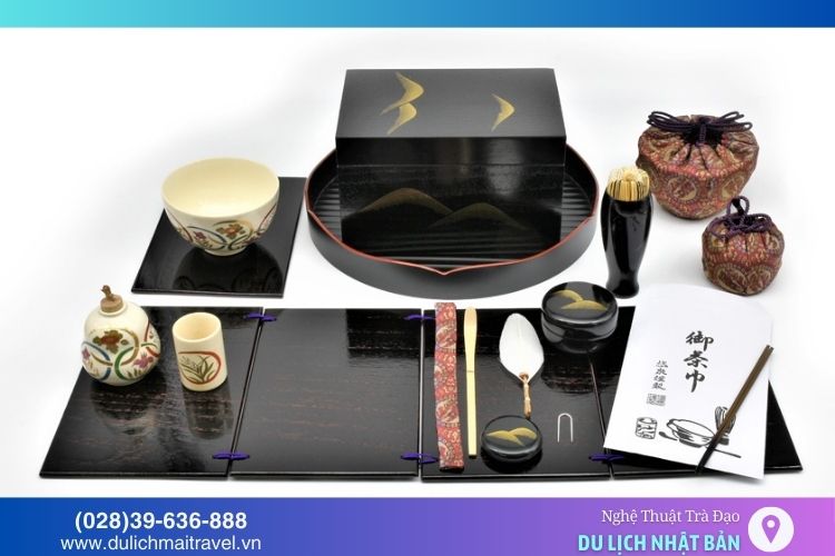 Một bộ dụng cụ pha Trà Đạo Nhật Bản