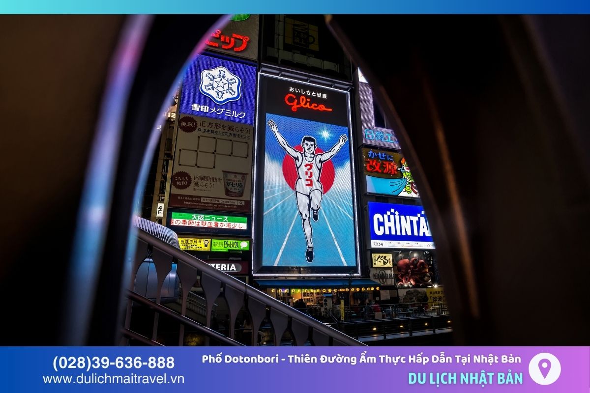 Glico Man ở Dotonbori nổi bật với hình ảnh một vận động viên chạy bộ trên nền ánh đèn neon rực rỡ