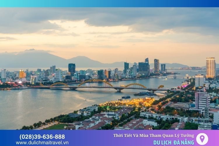 Đà Nẵng được bao bọc bởi biển, núi và sông, là điểm giao thoa giữa cảnh đẹp tự nhiên và những nét văn hóa đặc trưng