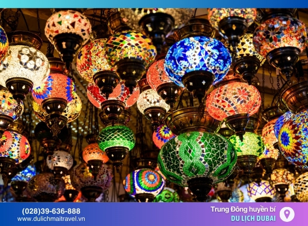 đèn long Dubai nhiều màu sắc và hoa văn rất đẹp