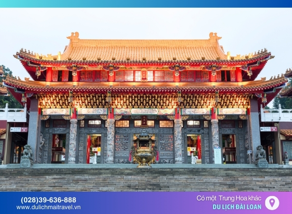 Chánh điện Văn Võ Miếu